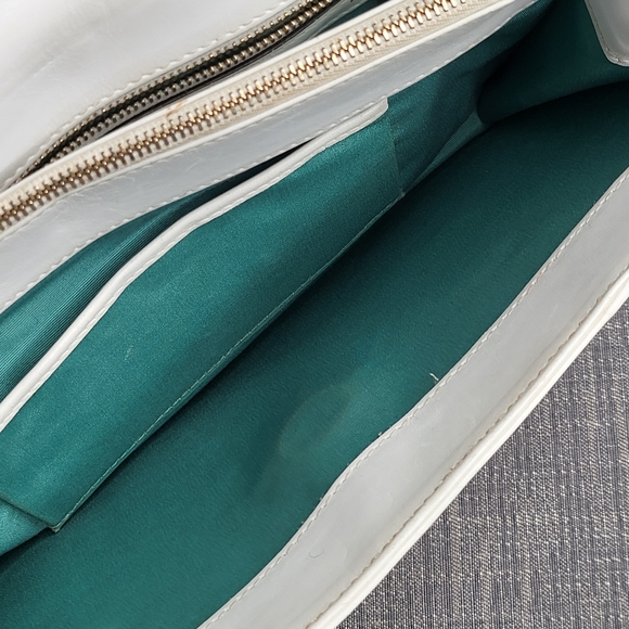 Bvlgari Serpenti Forever Shoulder Bag in White Double Chain...Authentic !! - Picture 13 of 16